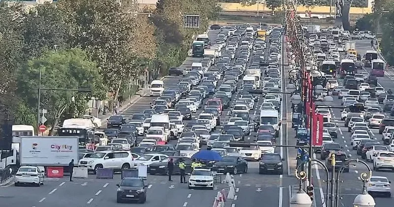 Bakı səhəri tıxacla açdı SİYAHI