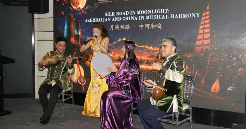 Pekində Azərbaycan muğamı və Çin musiqisi bir səhnədə səslənib