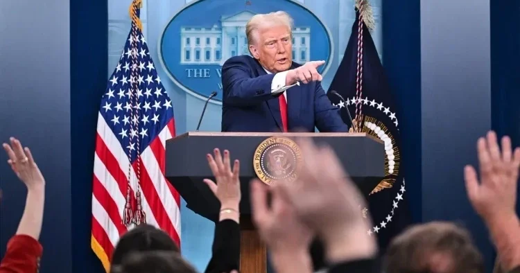Трамп закрыл Белый дом для CNN, Politico и MS NOW