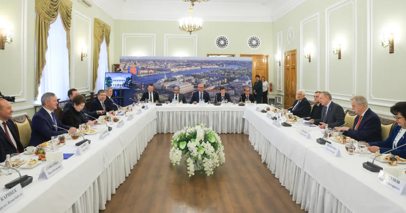 Губернатор Санкт Петербурга встретился с международными наблюдателями от МПА СНГ