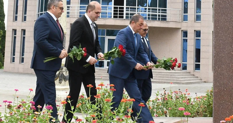 Xalqın parlaq gələcəyini göstərən partiya FOTO