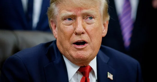 Трамп заявил, что Гренландия переходит под контроль США