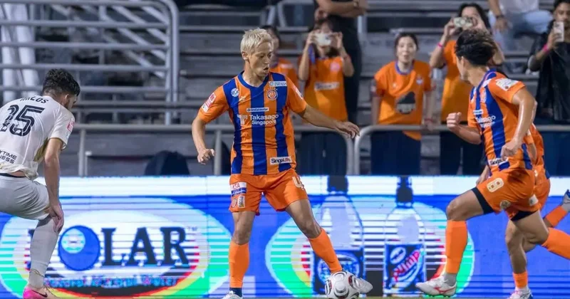 Neftçi nin keçmiş futbolçusu Honda 40 yaşında Sinqapur çempionatında debüt edib