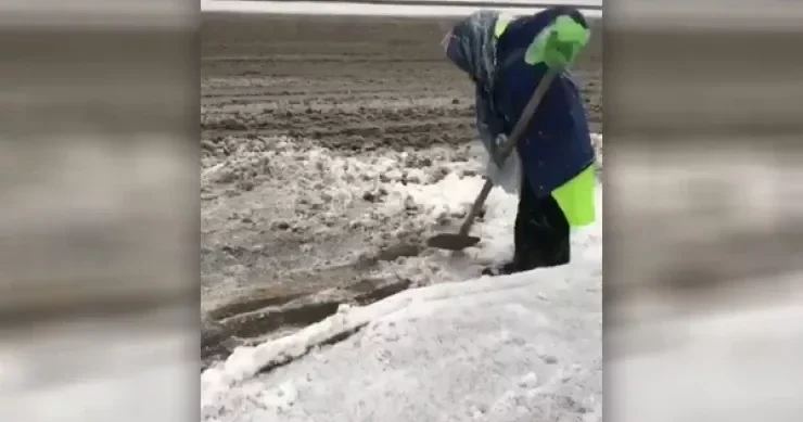 Qar təmizləyərkən yıxılan qadın milyonçu oldu