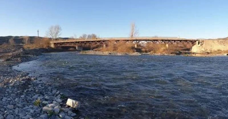 Сотрудники МЧС достали тело Гасанова из реки