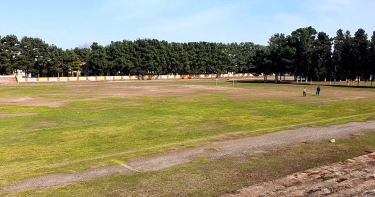 Hər oyuna görə 2000 2500 manat pul istəyirlər, uşaqlar qalıblar küçədə Sabirabad stadionu ilə bağlı durum
