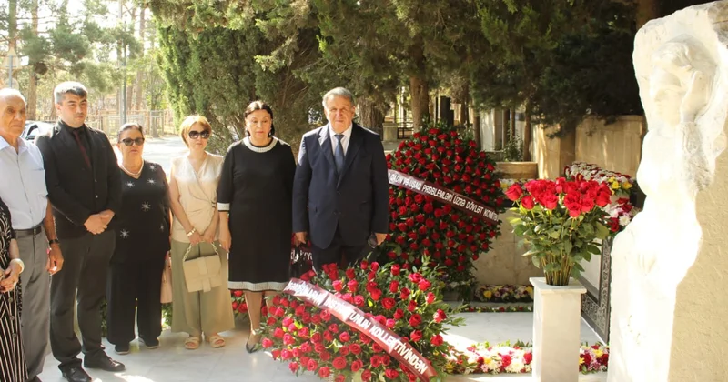AMEA rəhbərliyi və Şərqşünaslıq İnstitutunun kollektivi Aida İmanquliyevanın məzarını ziyarət edib