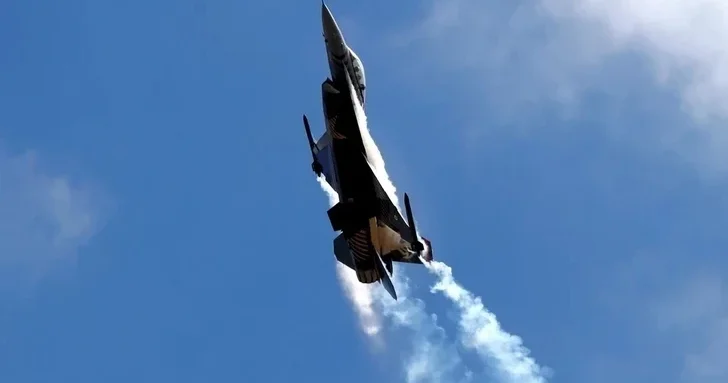 Американский F 16 перехватил самолет над резиденцией Трампа
