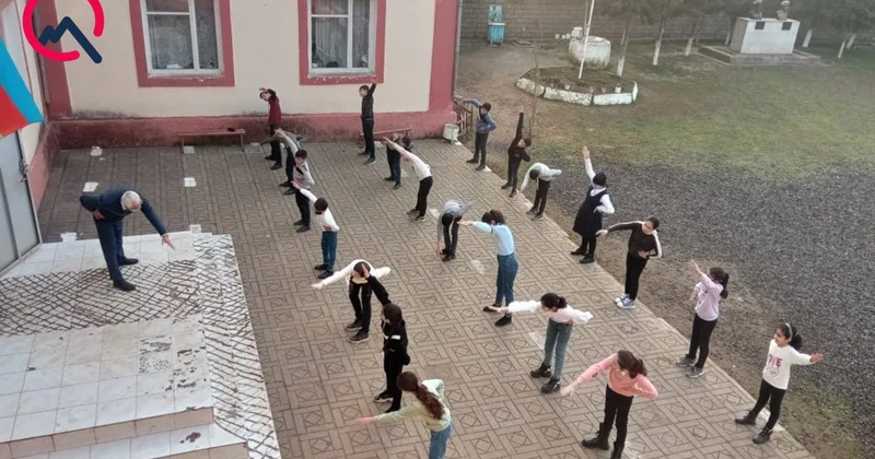 “21 ci əsrdə bu şəraitdə oxuyuruq” Fotolar