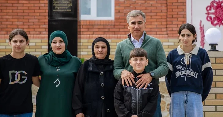 Помощник президента Анар Алакбаров посетил семью Национального героя Пянджали Теймурова