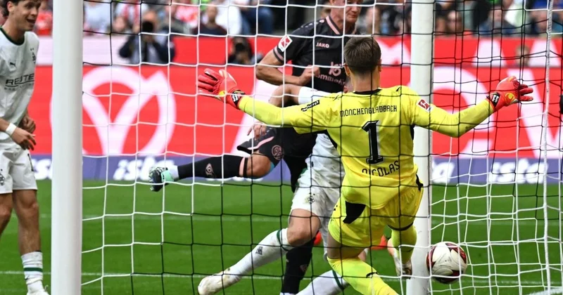 Bundesliqada “Borussiya”dan daha bir məğlubiyyət, “Hamburq”dan qələbə YENİLƏNİR