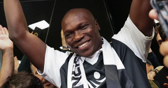 Neftçi tərcübəli hücumçu transfer edi Vensan Abubakar Bakıda