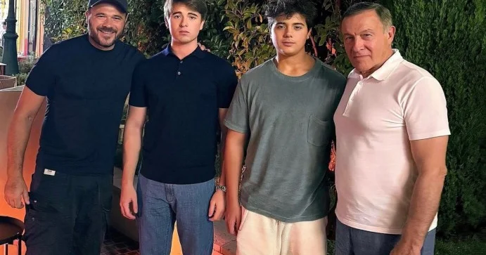 Emin atası və övladları ilə Fotolar