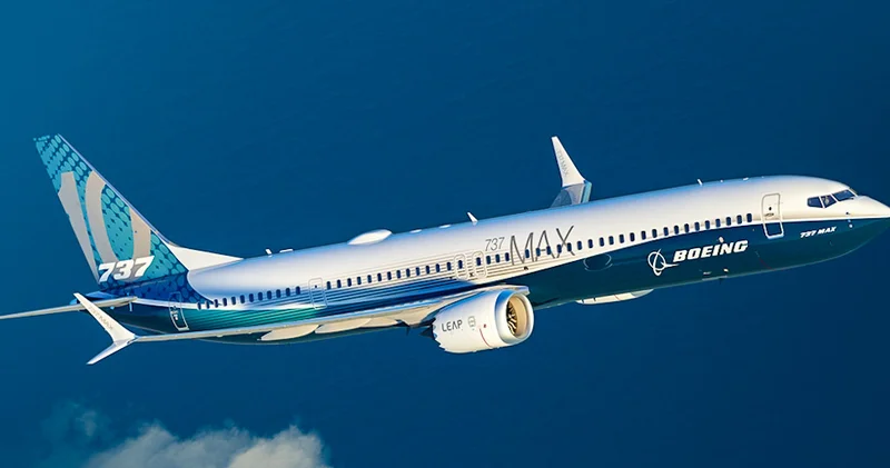 В США у самолета Boeing 737 на высоте 11 тыс метров лопнуло лобовое стекло