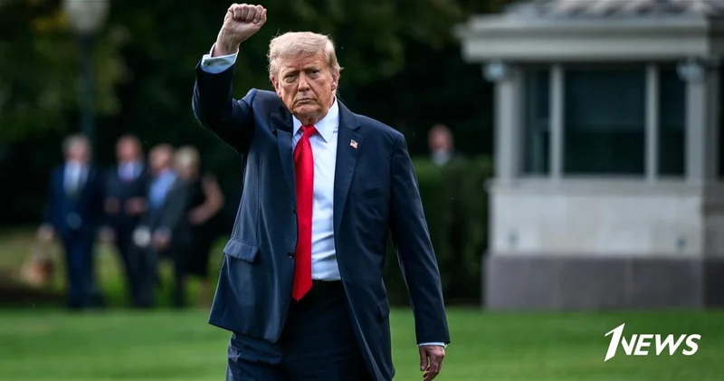 В ответ на протесты в США Вэнс опубликовал видео с Трампом в образе короля ВИДЕО