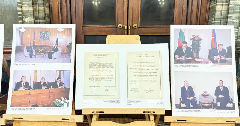 Sofiya Universitetində “Azərbaycan suveren dövlətçilik yolunda” sərgisinin açılışı