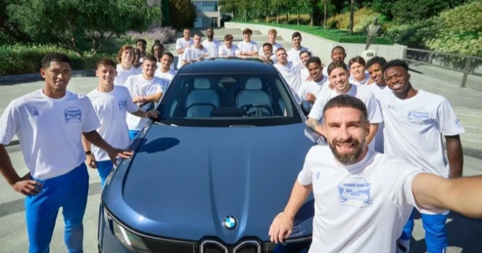 Azərbaycan millisinin qapısına qol vuran futbolçu maşın sürə bilmir FOTO