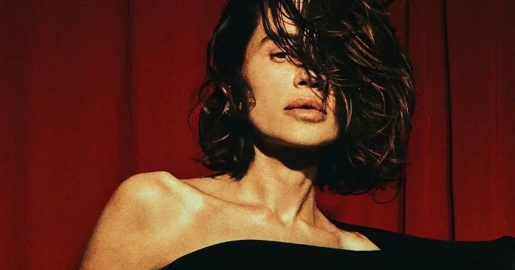 Günay çılpaq fotosunu paylaşdı