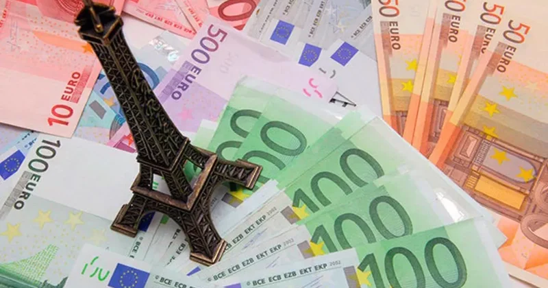 FT: Французы массово свыводят капитал за пределы страны