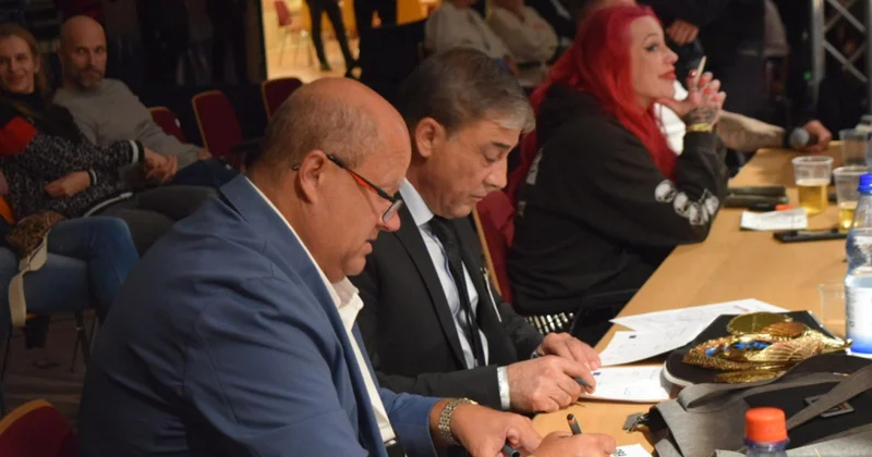 Almaniyada dünya kəməri uğrunda boks yarışı keçirilib...