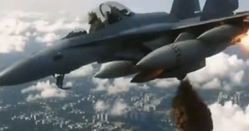 Tramp qırıcıdan etirazçıların üstünə palçıq tökdüyü video yayımlayıb