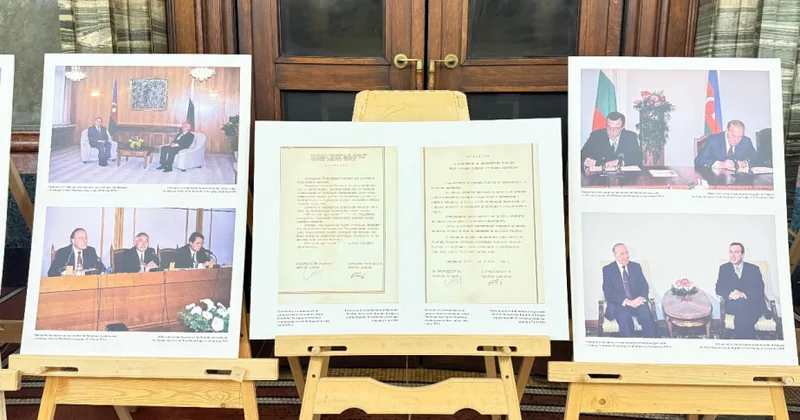 Sofiya Universitetində “Azərbaycan suveren dövlətçilik yolunda” sərgisinin açılışı