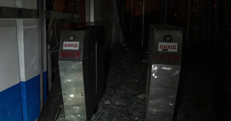 Удар баллистикой по Киеву: метро, жилой дом, жертвы... фото