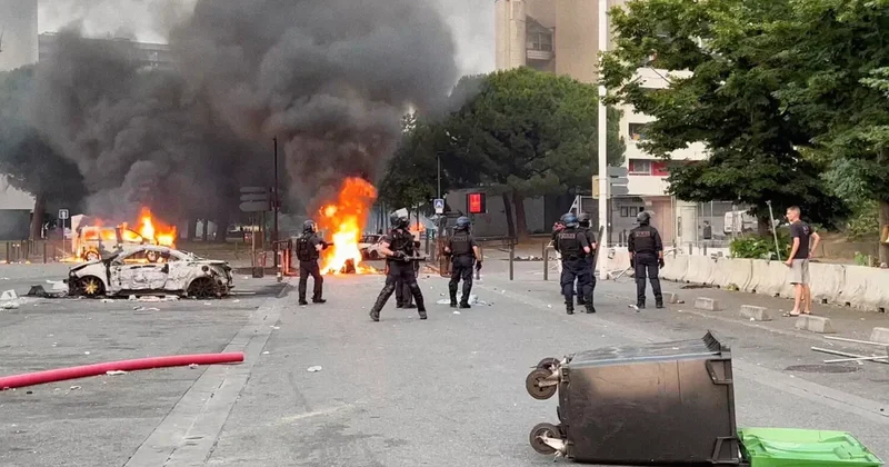 Париж после погромов: ВИДЕО Видео