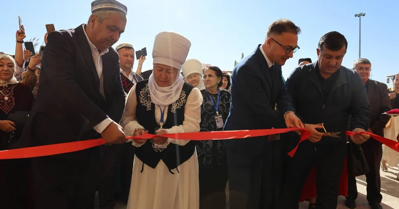 Lətif Kərimovun irsi Xivədə “Gilamlar jilosi” II Beynəlxalq xalça sərgi festivalında təqdim olunub