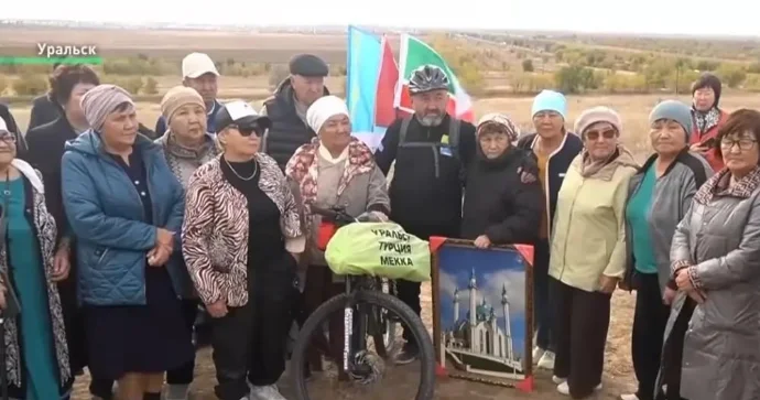 65 yaşlı qazaxıstanlı Məkkəyə velosipedlə gedib qayıtdı
