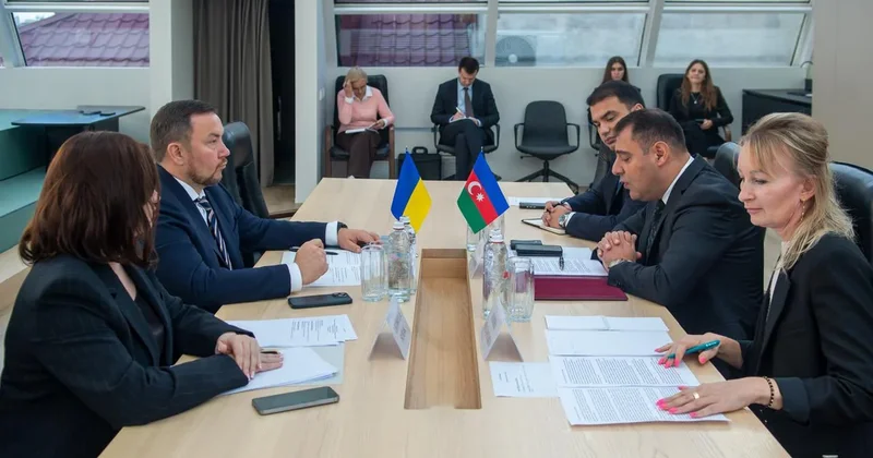Посол Азербайджана обсудил с украинскими официальными лицами развитие сотрудничества