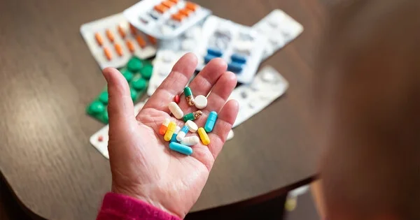 Uşaqlıqda antibiotik qəbulu bağırsaq xəstəliyi riskini artıra bilər ARAŞDIRMA