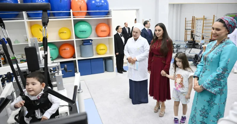 Leyla Əliyeva Arkadağ şəhərində Uşaq Sağlamlığı və Reabilitasiya Mərkəzinin fəaliyyəti ilə tanış oldu