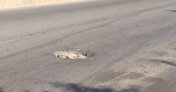 Ямы на дорогах в Азербайджане: могут ли водители потребовать компенсацию за ущерб?