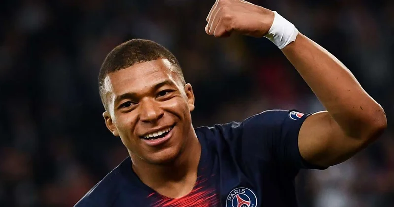 Mbappe karyerasında ilkə İMZA ATDI