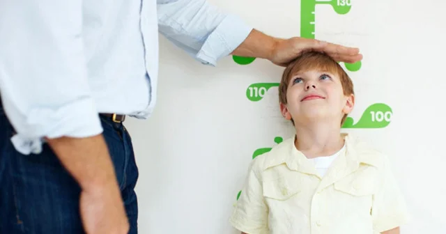 Qızlarda və oğlanlarda boy artımı neçə yaşa qədər davam edir?