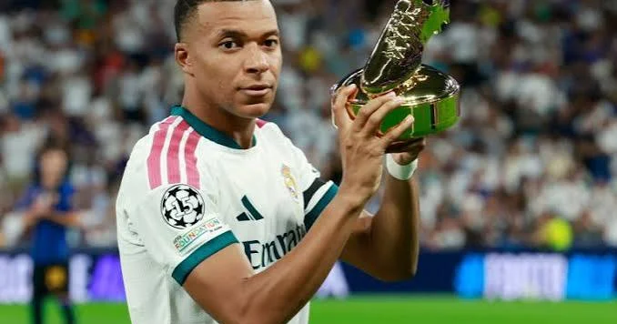 Kilian Mbappe Lamin Yanalı geridə qoydu