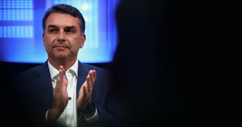 O Globo: В Бразилии расследуют возможную причастность Флавио Болсонару к отмыванию денег