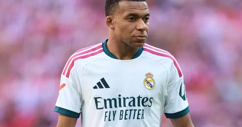 Mbappe “Onze d Or” mükafatından sonra futbol əfsanələrini xatırladı