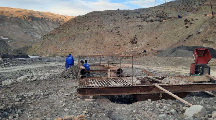 QubaXınalıq yolunda körpünün inşası davam etdirilir FOTO