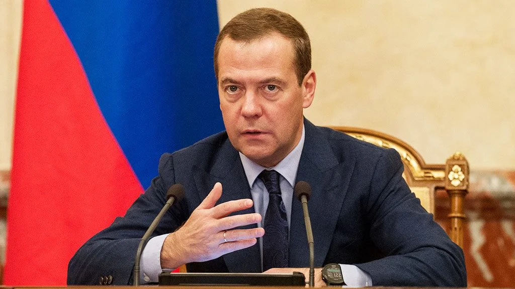 Medvedev: Bayden bəşəriyyətin bir hissəsini özü ilə aparmaq istəyir