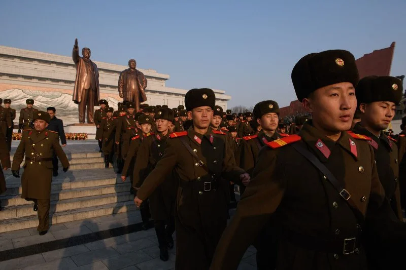 Şimali Koreya Kursk bölgəsinə 100 minə qədər hərbçi yollaya bilər Bloomberg