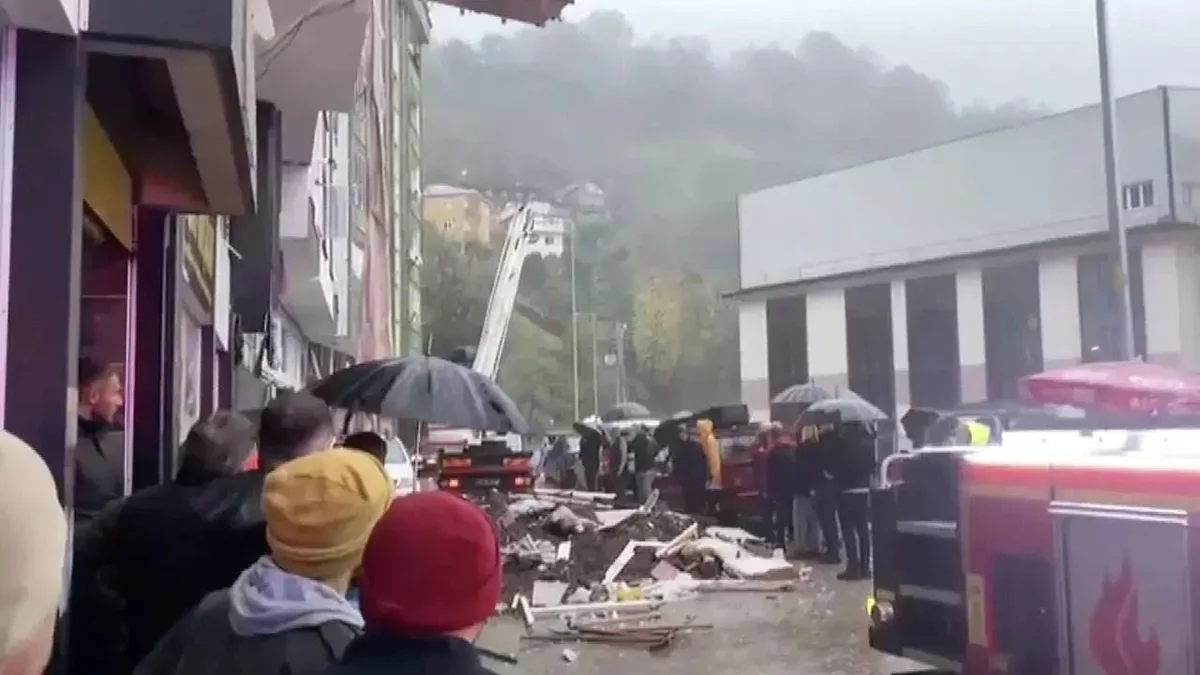 Sevgilisinin boğazına bıçaq dayayan kişini güllələdi FOTO