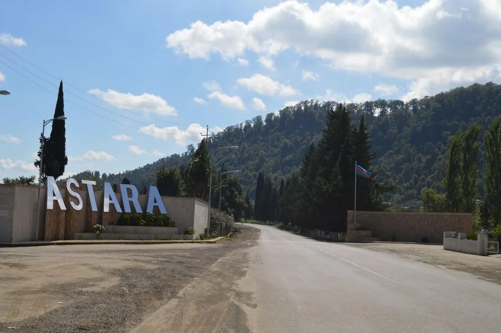 Astarada iki qardaş bıçaqlandı