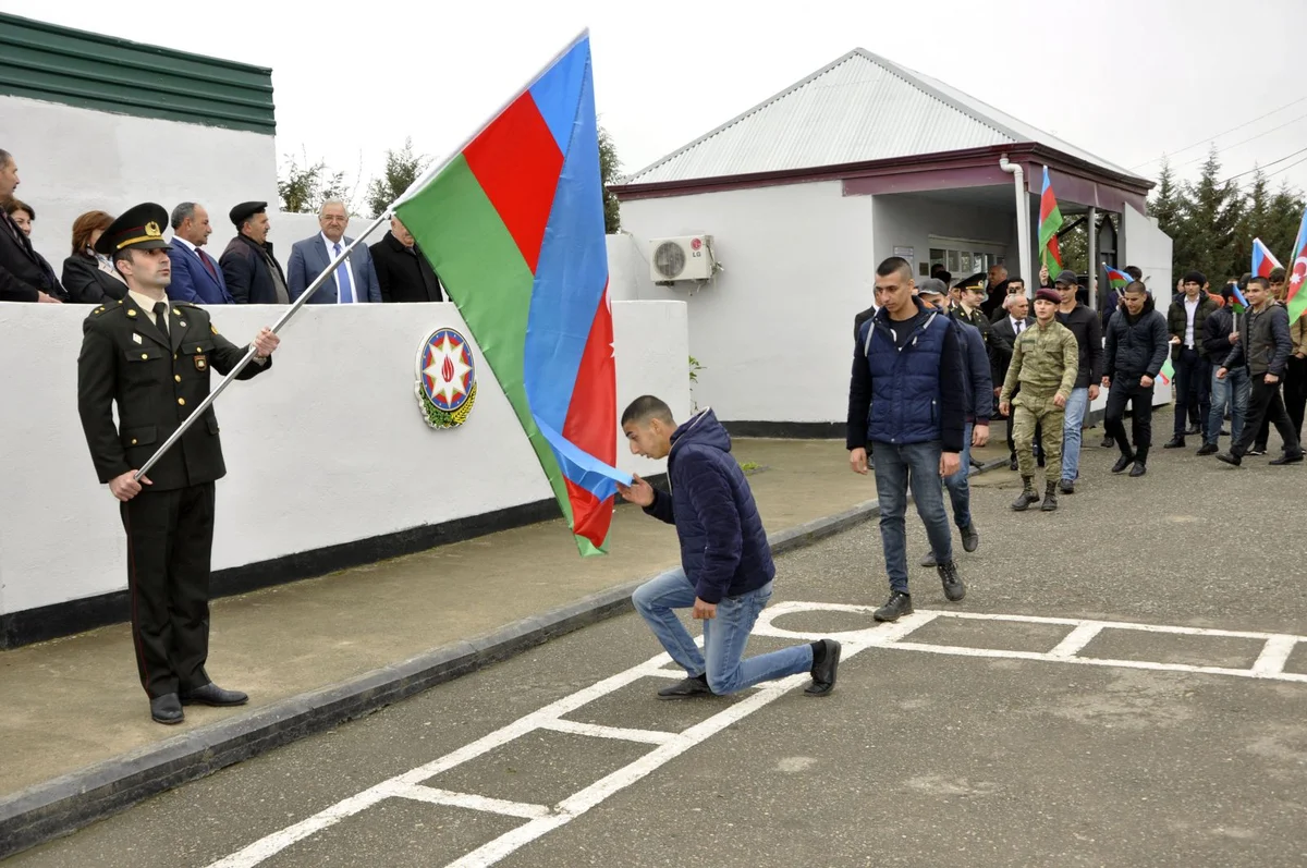 Onları da əsgər aparırlar Rəsmi KONKRET