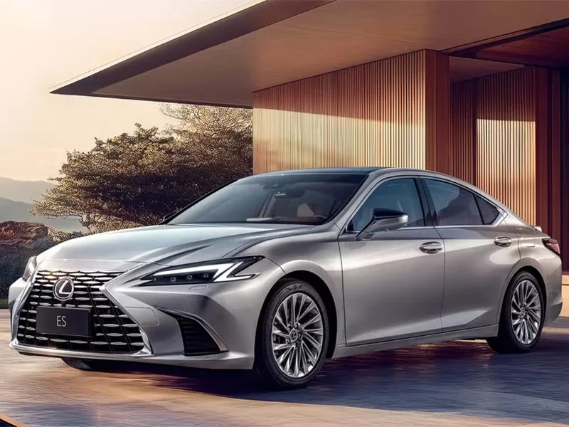 Lexus ES yeniləmə alıb...