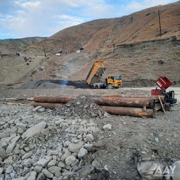 QubaXınalıq yolunda yeni körpünün inşası davam etdirilir