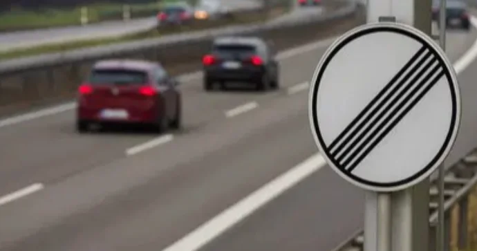 Dünyada sürət limiti olmayan cəmi 2 məkan qaldı FOTO