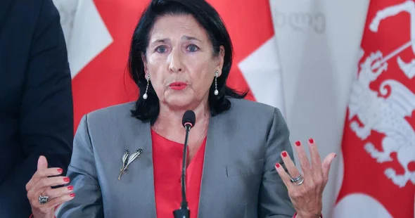 Zurabişvili Rusiyaya doğru yönəlməyə qarşı etiraz aksiyası elan edib...