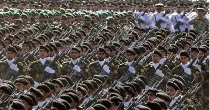 İran ordusunda parçalanma